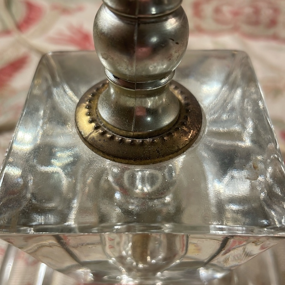 Clear Lucite Stacked Cube Table Lamp Art Deco or Mid Century - Picture 14 of 15
